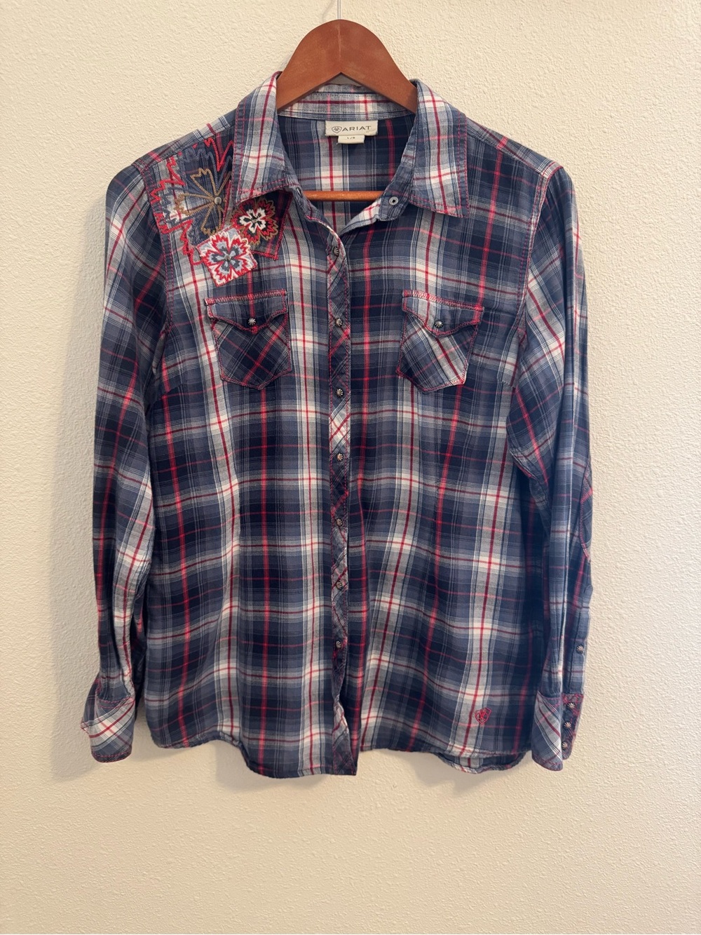 Ariat Women’s Plaid Embroidered Western Snap Shirt Size L Blue Red